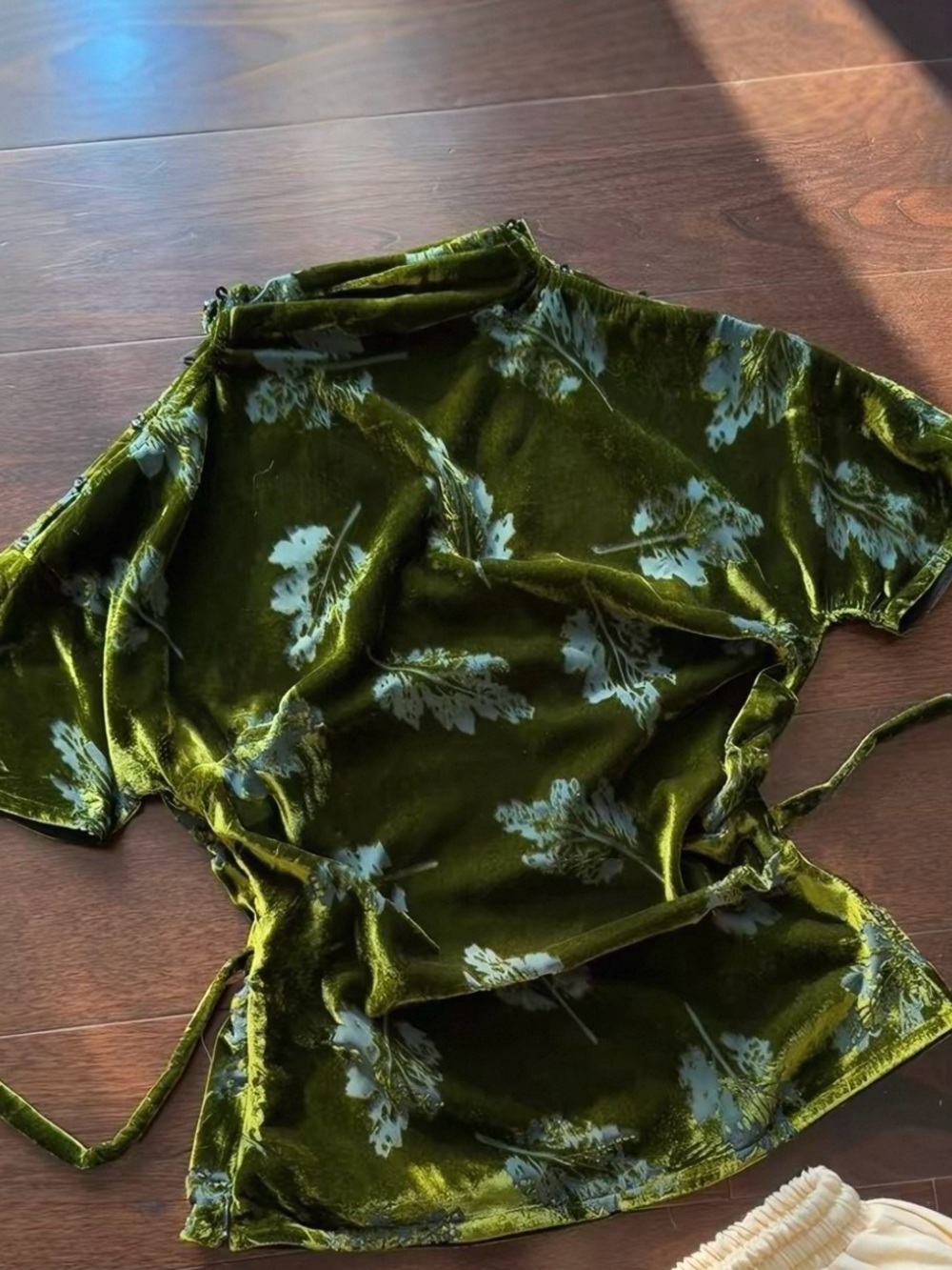 Green Velvet Floral Tie-Detail Short Sleeve Top